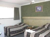 Hanging Rock Family Motel - Accommodation Nelson Bay 1