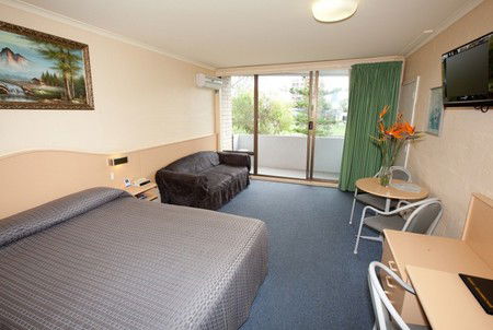 Palm Court Motor Inn - Accommodation Nelson Bay 1