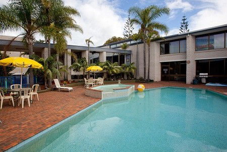Palm Court Motor Inn - Accommodation Nelson Bay 2