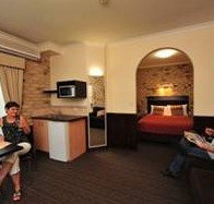 Highlander Motor Inn And Apartments - Nelsons Bay Accommodation