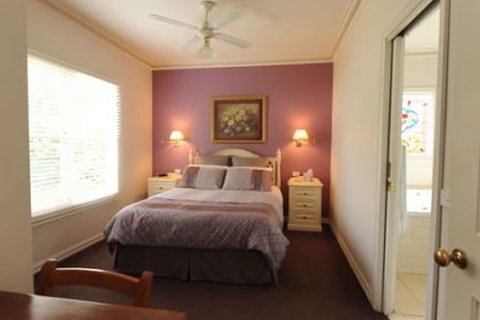 Bendigo Cottages - Accommodation Nelson Bay 3