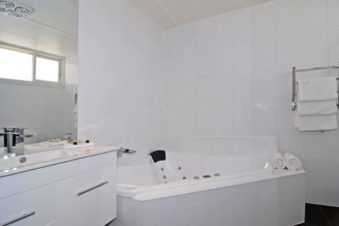 Ocean Grove Motor Inn - Accommodation Nelson Bay 4