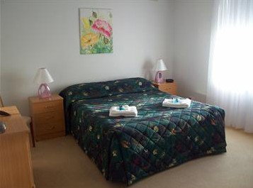AA Madalena Court Holiday Apartments - Accommodation Nelson Bay 3