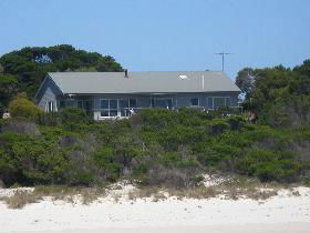 Island Beach Escape - Accommodation Nelson Bay 0