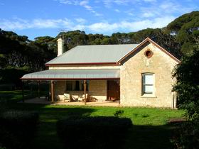 Dudley Villa - Accommodation Nelson Bay 0