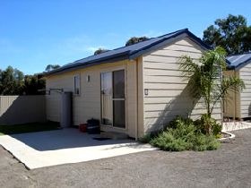 Moonta Bay Cabins - Accommodation Nelson Bay 0