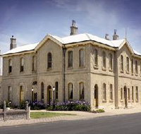 The Customs House - Accommodation Nelson Bay