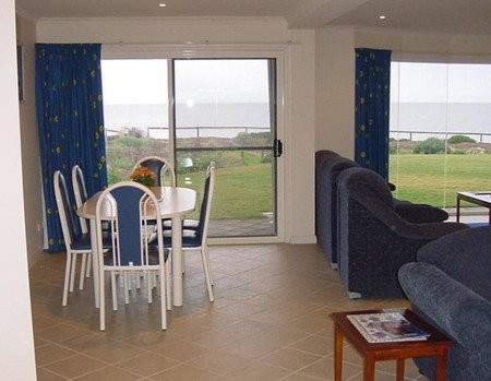 Moonta Bay Escape - Nelson Bay Accommodation.com 2