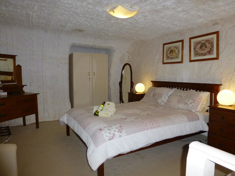 Underground Bed And Breakfast - Nelsons Bay Accommodation 4