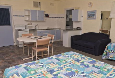 Modra's Apartments Tumby Bay - Accommodation Nelson Bay 5