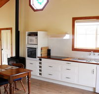 The Old Oak Bed and Breakfast - The Shearing Quarters - Accommodation Nelson Bay