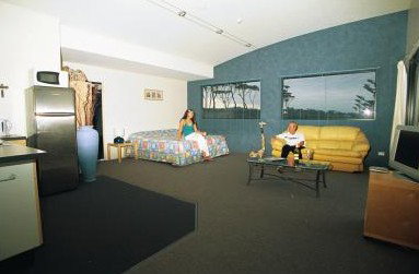 Beachhouse Mollymook - Accommodation Nelson Bay 5