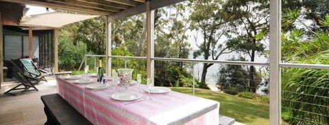 Bungalows On The Beach - Accommodation Nelson Bay 3