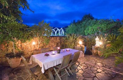 Castle On The Hill Bed And Breakfast - Accommodation Nelson Bay 2