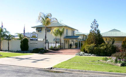 Barham Golden Rivers Holiday Apartments - Accommodation Nelson Bay 1
