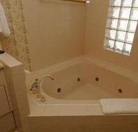 McNevins Warwick Motel and Gunyah Restaurant - Accommodation Nelson Bay