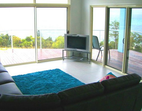 Blue Ocean View Beach House - Accommodation Nelson Bay 2