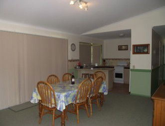 Hillcrest - Holiday Home - Accommodation Nelson Bay 3