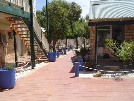Bay Lodge Economy Beachfront - Accommodation Nelson Bay 3