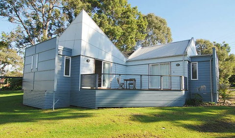 Huskisson Holiday Cabins - Accommodation Nelson Bay 1