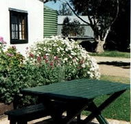 Dunalan Host Farm Cottage - Accommodation Nelson Bay