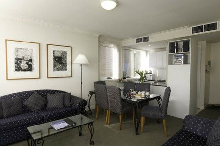 The Manor House - Accommodation Nelson Bay 2