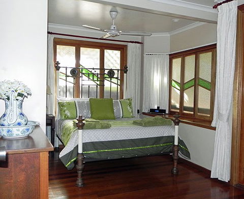 Airlie Waterfront Bed And Breakfast - Nelson Bay Accommodation.com 2