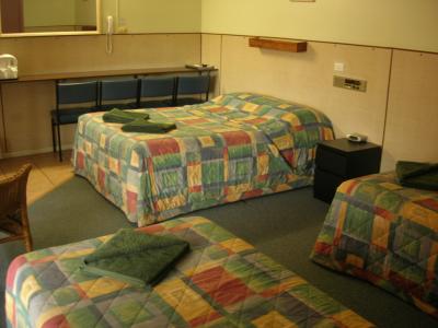 Cross Roads Motel - Accommodation Nelson Bay 1