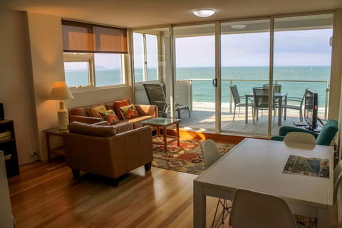 84 The Spit - Accommodation Nelson Bay 3