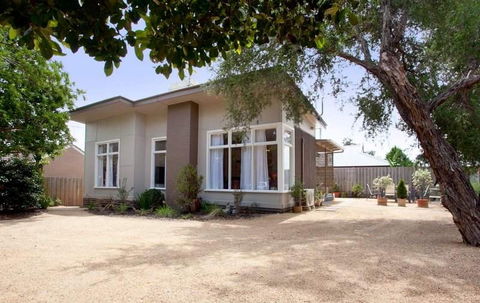 Driftwood Beach Cottage - Accommodation Nelson Bay 0