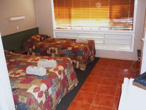 Barcaldine Motel & Villas - Accommodation Nelson Bay 4