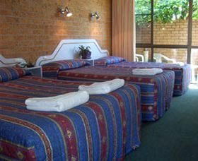 Golden Chain Port O'Call Motel - Accommodation Nelson Bay 0