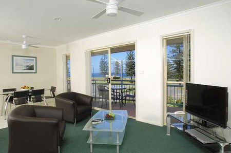 Beachcomber Resort - Accommodation Nelson Bay 2