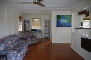 Moffat Beach Pet Friendly Holiday House - Accommodation Nelson Bay 5