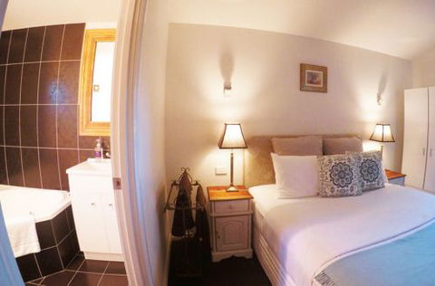 Springs Creek - Accommodation Nelson Bay 3