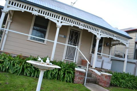 The Little Bird House - Accommodation Nelson Bay 0