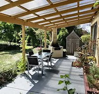 Grandma Housemove - Accommodation Nelson Bay