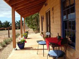 Dee's Villa - Accommodation Nelson Bay 0