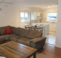 Rosebud Beach House on Kennington - Accommodation Nelson Bay