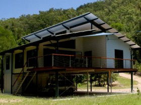 Creek Valley Rainforest Retreat - Accommodation Nelson Bay 0