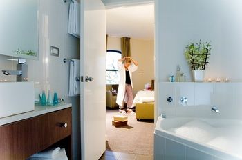 Amora Riverwalk Melbourne - Accommodation Nelson Bay 3