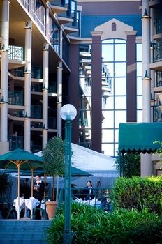 Amora Riverwalk Melbourne - Accommodation Nelson Bay 14