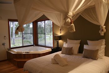 Lake Weyba Cottages Noosa - Accommodation Nelson Bay 4