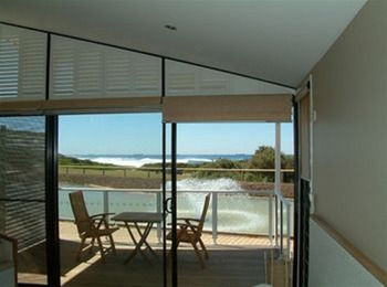 Caves Beachside Hotel - Accommodation Nelson Bay 1