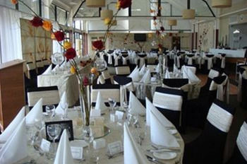 Caves Beachside Hotel - Accommodation Nelson Bay 3