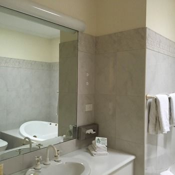 Eltham Gateway Hotel - Accommodation Nelson Bay 3