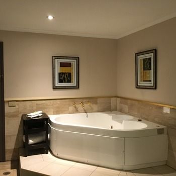 Eltham Gateway Hotel - Accommodation Nelson Bay 5