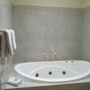 Eltham Gateway Hotel - Accommodation Nelson Bay 16