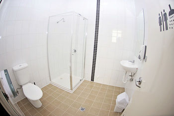 United Backpackers Melbourne - Nelsons Bay Accommodation 3