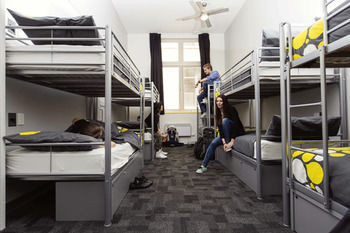 United Backpackers Melbourne - Nelsons Bay Accommodation 10